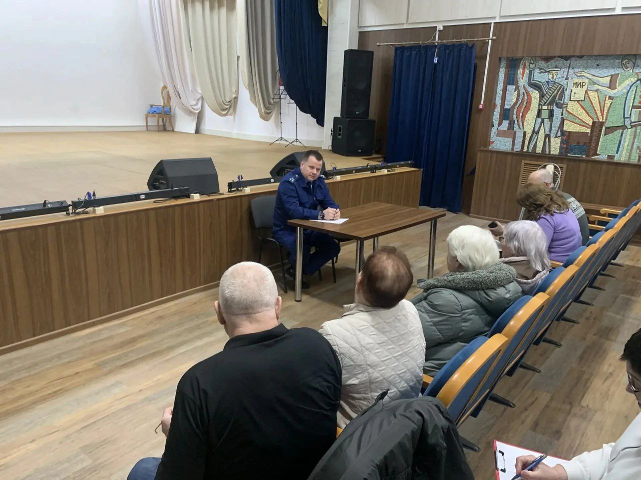 Заместитель прокурора области Антон Жуков провел личный приём граждан в Камешковском районе Заместитель прокурора области Антон Жуков провел личный приём граждан в Камешковском районе