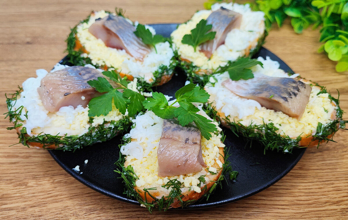 Купеческие бутерброды для новогоднего стола: простой рецепт, который покорит всех