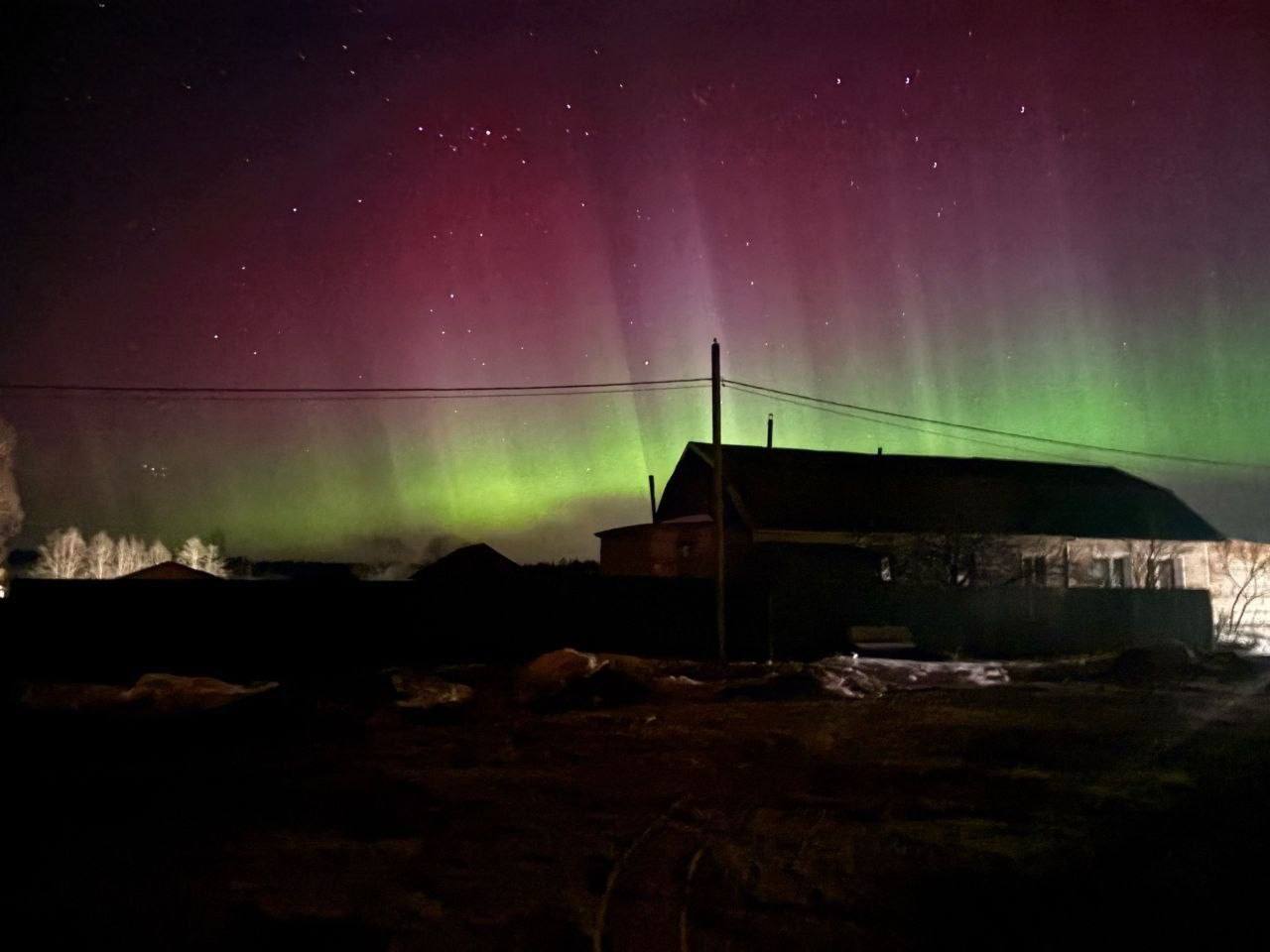 Небо над Россией озарилось сильнейшим северным сиянием: Небо над Россией озарилось сильнейшим северным сиянием: