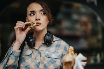 Как белок из рыбы помогает справиться с тягой к сладкому