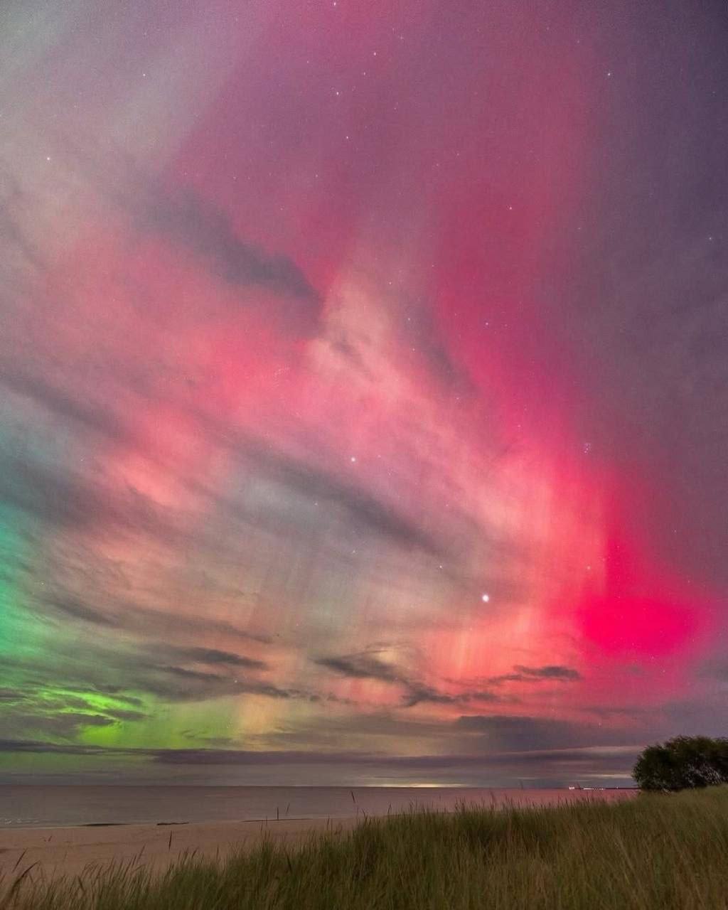 Небо над Россией озарилось сильнейшим северным сиянием: Небо над Россией озарилось сильнейшим северным сиянием: