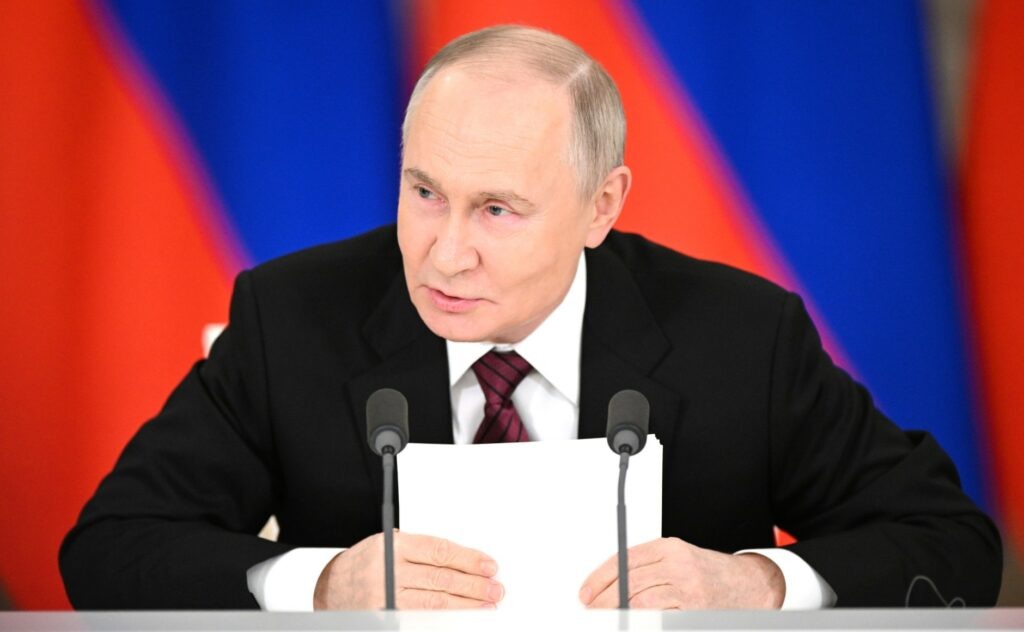 Путин заявил о росте экстремистских преступлений в России и необходимости комплексного подхода