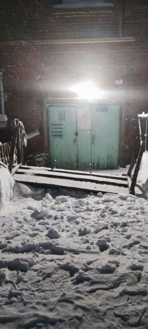 Во Владимире после вмешательства прокуратуры города восстановлена входная группа подъезда многоквартирного дома и произведена уборка придомовой территории