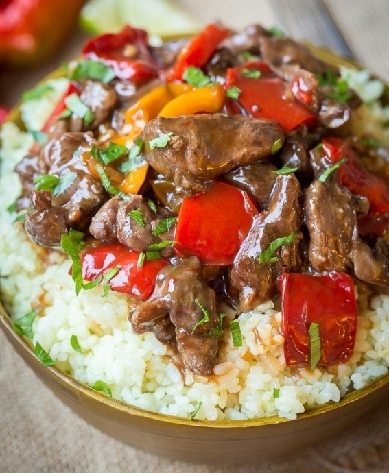 Острая говядина с перцами: пикантное угощение для гурманов