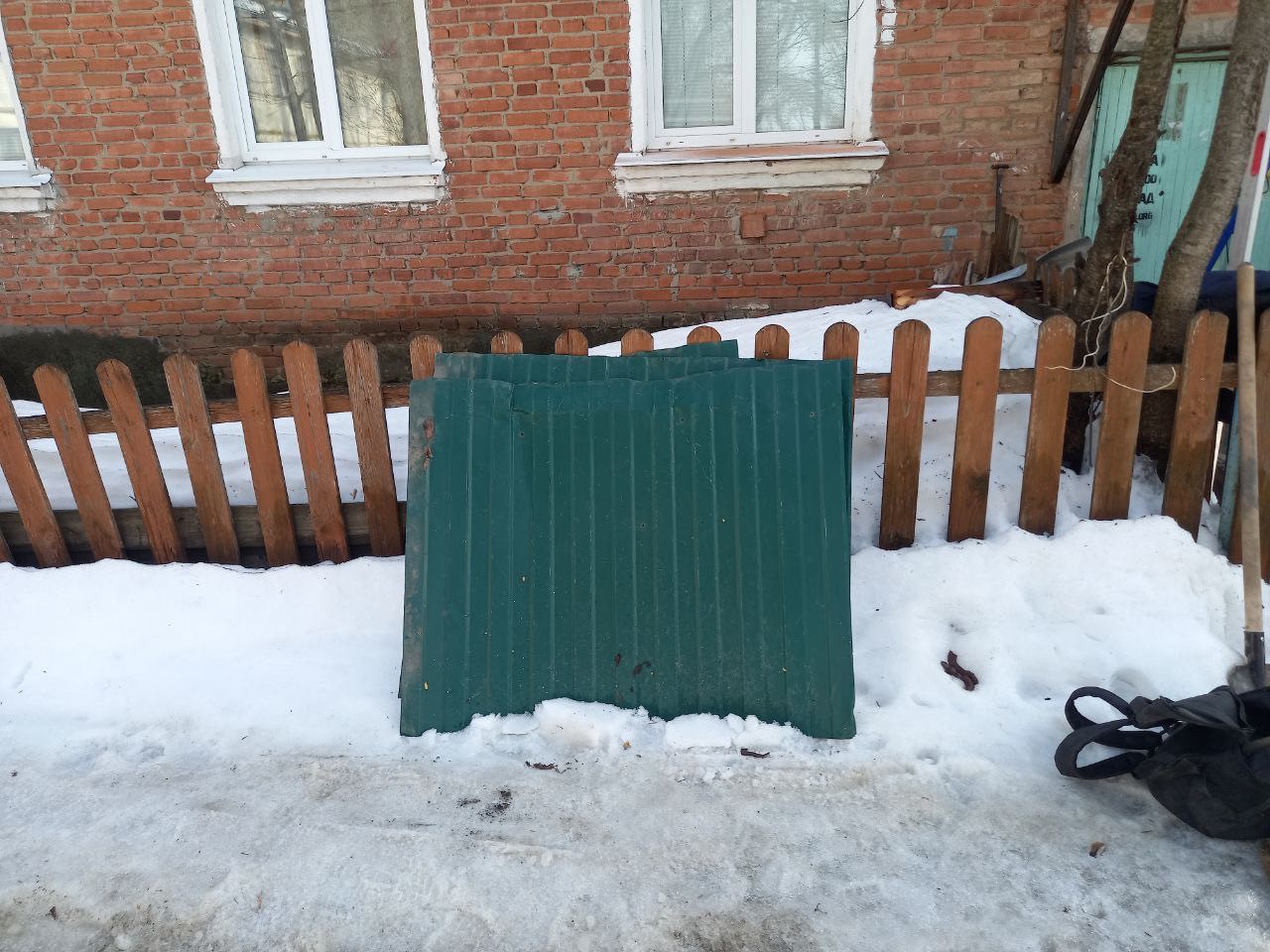 Во Владимире после вмешательства прокуратуры города восстановлена входная группа подъезда многоквартирного дома и произведена уборка придомовой территории Во Владимире после вмешательства прокуратуры города восстановлена входная группа подъезда многоквартирного дома и произведена уборка придомовой территории