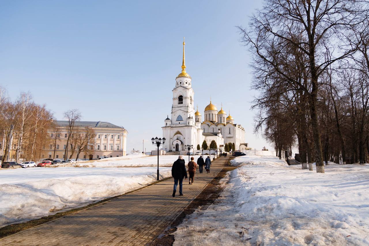 Город просыпается: начнем неделю с фоторепортажа нашего корреспондента Кристины Ситниковой Город просыпается: начнем неделю с фоторепортажа нашего корреспондента Кристины Ситниковой