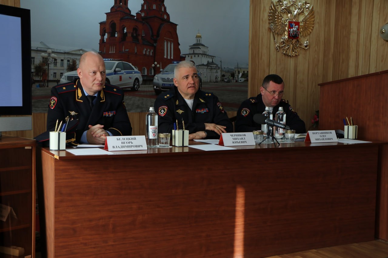 В рамках своего визита во Владимирскую область Михаил Черников посетил региональную Госавтоинспекцию и провел встречу с личным составом В рамках своего визита во Владимирскую область Михаил Черников посетил региональную Госавтоинспекцию и провел встречу с личным составом