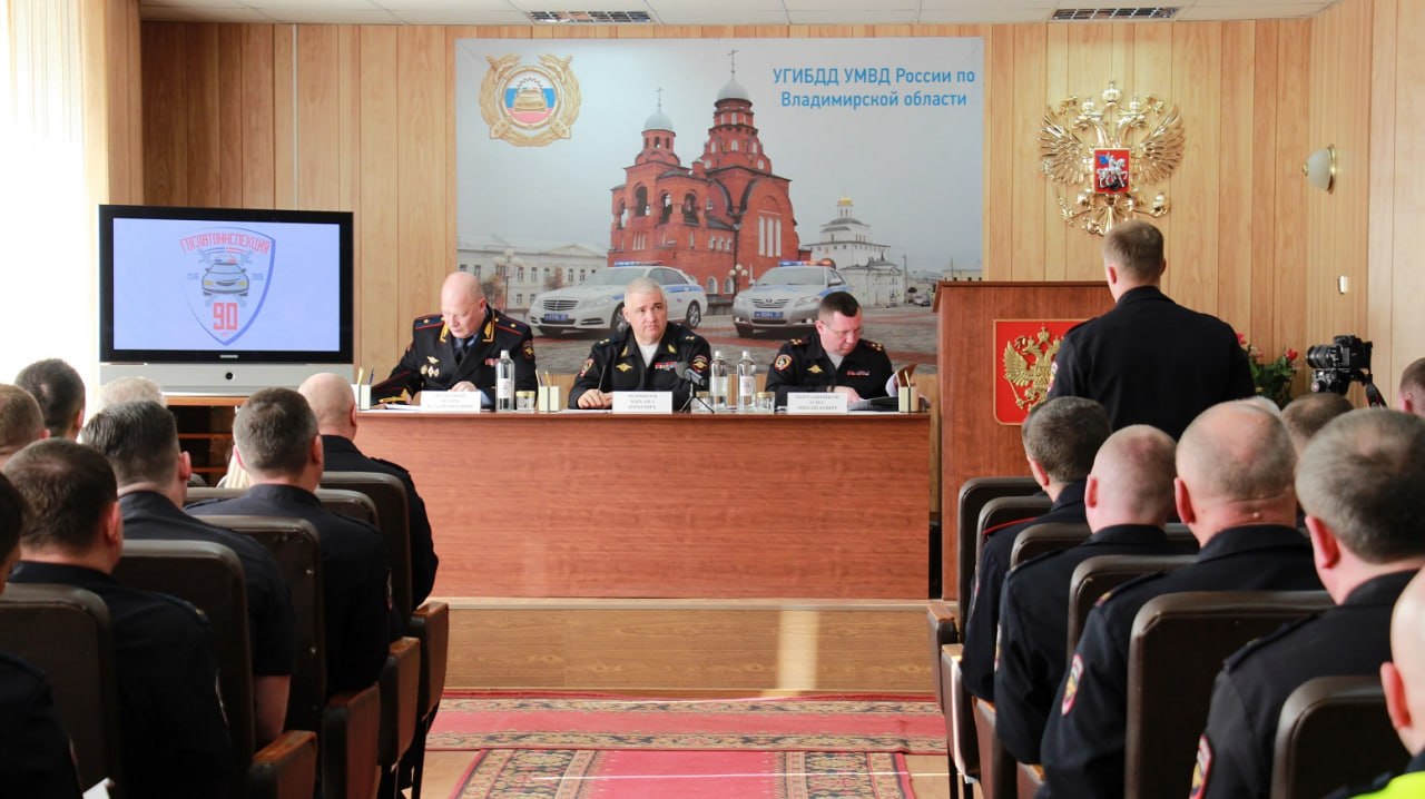 В рамках своего визита во Владимирскую область Михаил Черников посетил региональную Госавтоинспекцию и провел встречу с личным составом В рамках своего визита во Владимирскую область Михаил Черников посетил региональную Госавтоинспекцию и провел встречу с личным составом