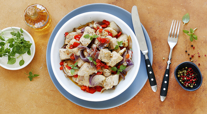 Ужин за 20 минут: Быстрая свинина с красным луком и перцем