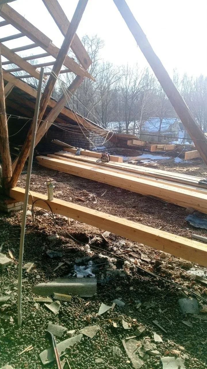 При надзорном сопровождении Собинской межрайонной прокуратуры завершены работы по восстановлению частично обрушившейся крыши многоквартирного дома При надзорном сопровождении Собинской межрайонной прокуратуры завершены работы по восстановлению частично обрушившейся крыши многоквартирного дома