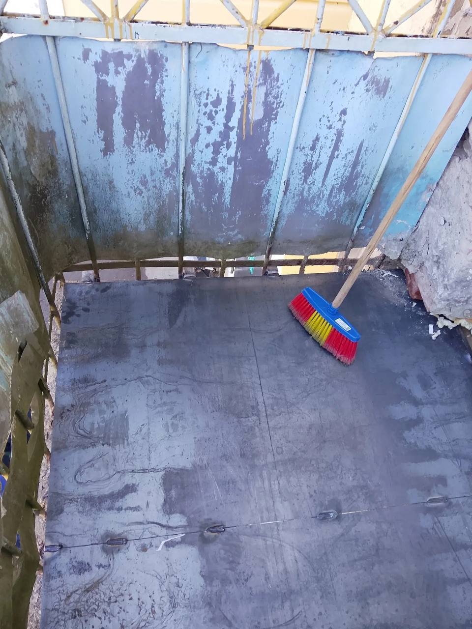 В Кольчугино после вмешательства прокуратуры отремонтирован обрушившийся балкон многоквартирного дома В Кольчугино после вмешательства прокуратуры отремонтирован обрушившийся балкон многоквартирного дома