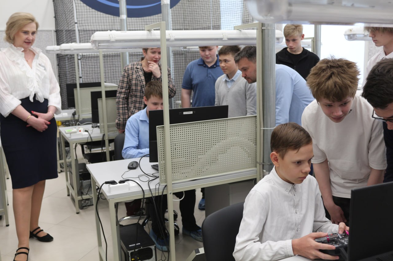 Прокуратура региона провела для подростков и их родителей интерактивное мероприятие «Будь на светлой стороне!» Прокуратура региона провела для подростков и их родителей интерактивное мероприятие «Будь на светлой стороне!»