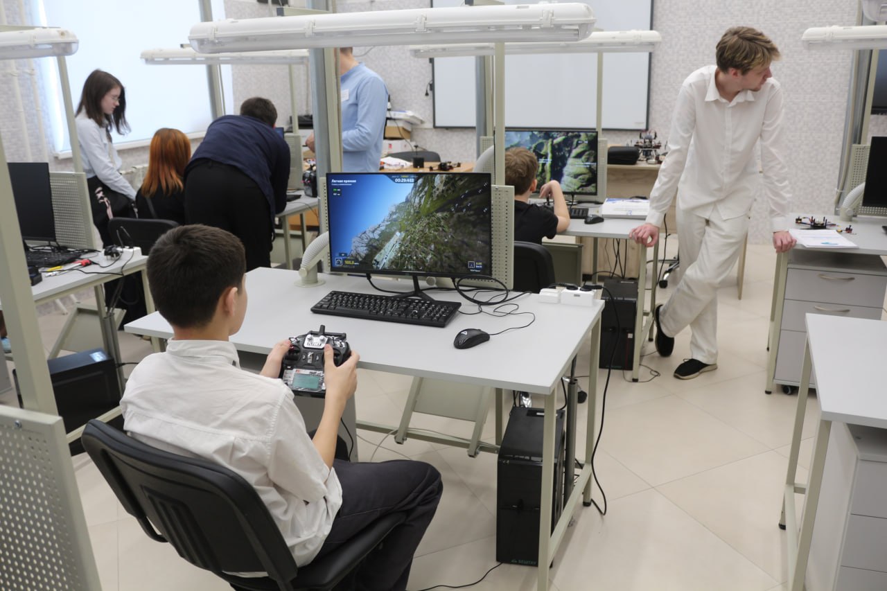 Прокуратура региона провела для подростков и их родителей интерактивное мероприятие «Будь на светлой стороне!» Прокуратура региона провела для подростков и их родителей интерактивное мероприятие «Будь на светлой стороне!»