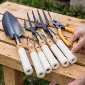 Как изменить свой садовый инструмент на собственное усмотрение: необычные решения против мозолей