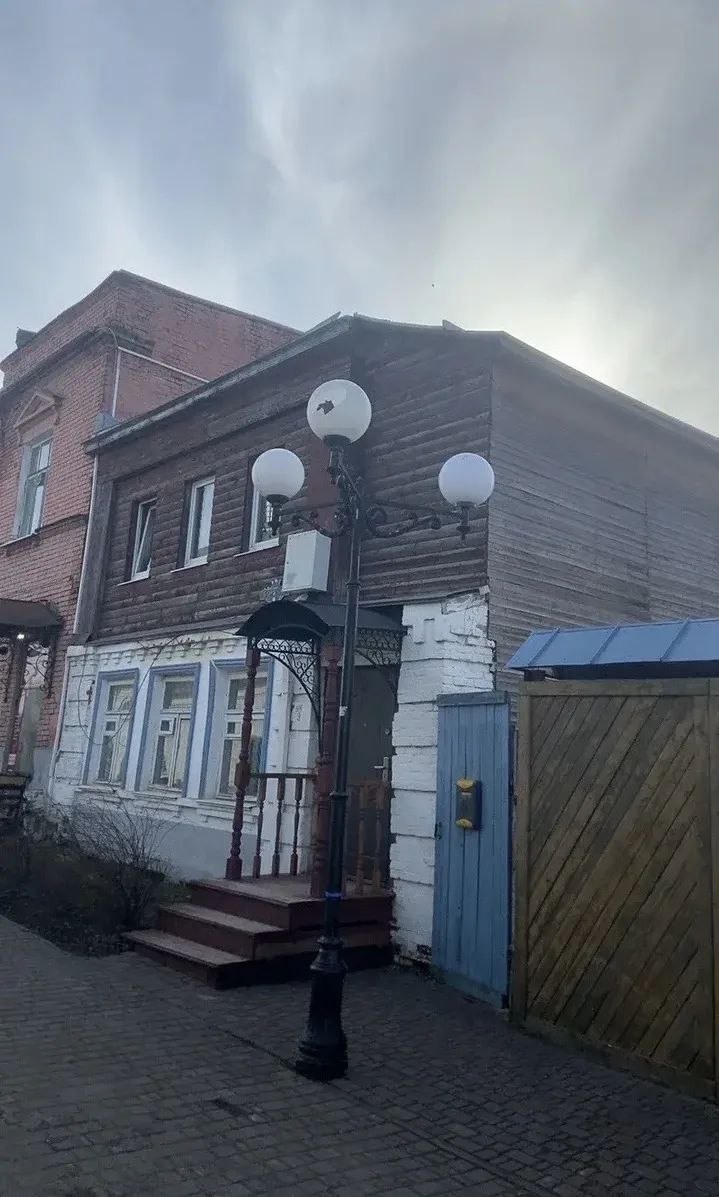 Вандалы разбили 17 плафонов уличного освещения на пешеходной улице Владимира Вандалы разбили 17 плафонов уличного освещения на пешеходной улице Владимира