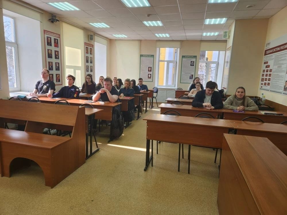 Заместитель прокурора Петушинского района Владислав Гусев рассказал студентам о службе в надзорном ведомстве Заместитель прокурора Петушинского района Владислав Гусев рассказал студентам о службе в надзорном ведомстве