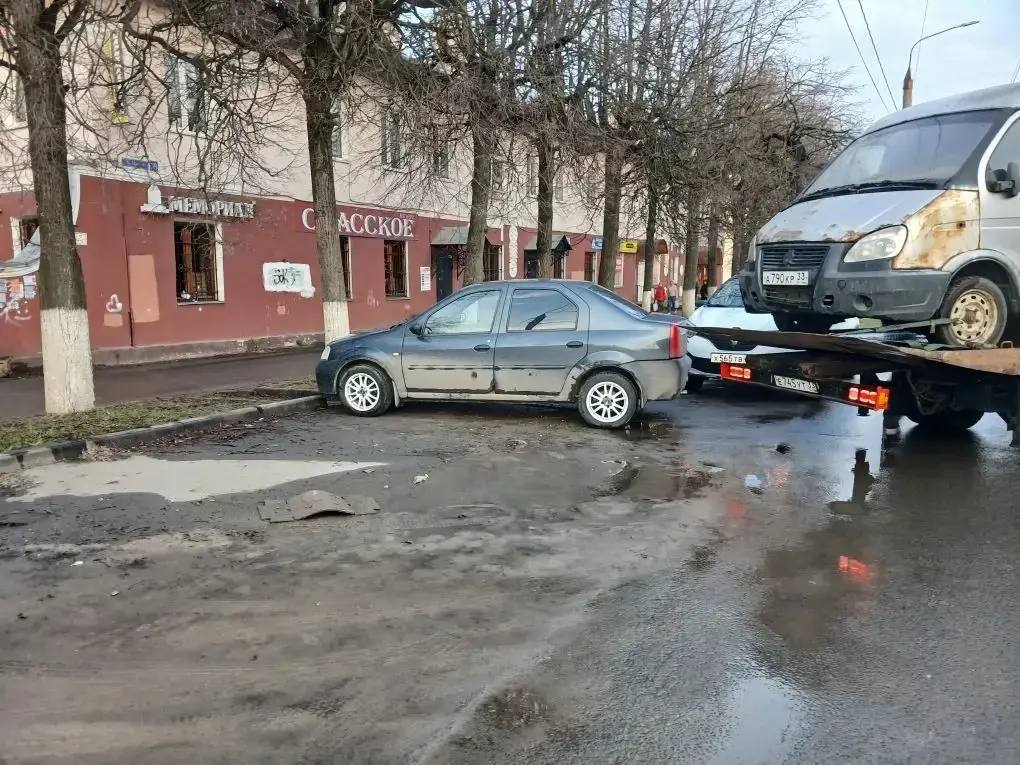 Порядок во всём!. Даже в выходные дни городские службы ведут планомерную работу по очистке улиц от брошенного транспорта! Накануне список бесхозных машин, мешающих проезду и портящих облик города, сократился: очередное... Порядок во всём!. Даже в выходные дни городские службы ведут планомерную работу по очистке улиц от брошенного транспорта! Накануне список бесхозных машин, мешающих проезду и портящих облик города, сократился: очередное...
