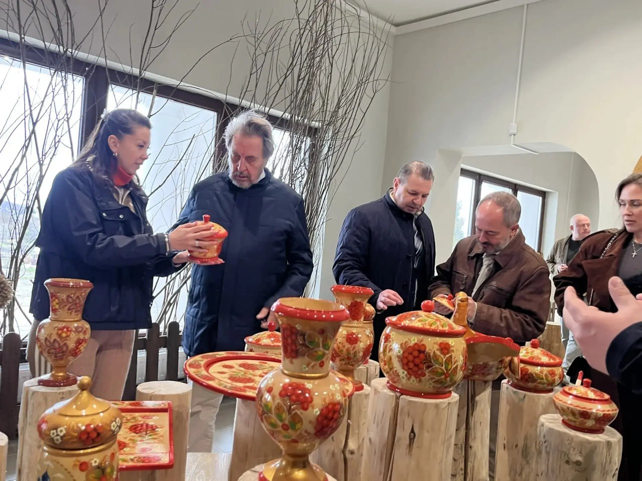 Эролл Маск посетил центр народных промыслов в Суздале Эролл Маск посетил центр народных промыслов в Суздале