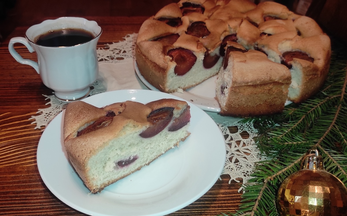 Шарлотка со сливами: незабываемый десерт для уютного чаепития