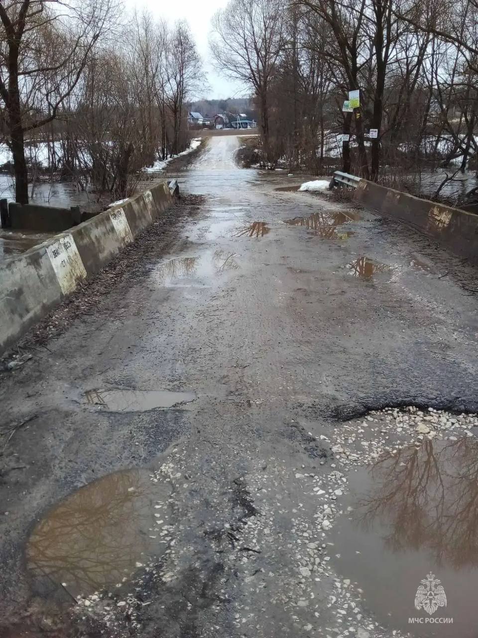 Во Владимирской области подтопило 8 дорог, 5 мостов и 277 приусадебных участков Во Владимирской области подтопило 8 дорог, 5 мостов и 277 приусадебных участков