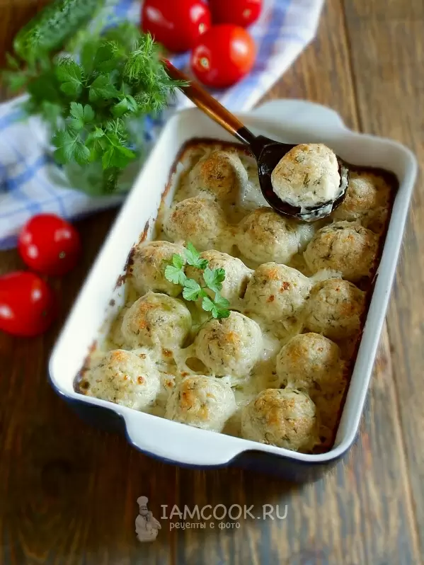 Нежные куриные тефтели с кремовым соусом: домашний уют на вашей кухне