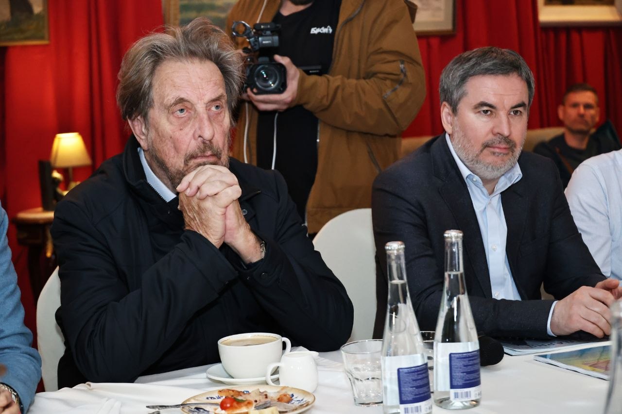 Александр Авдеев: В АТК «Богдарня» встретился с делегацией предпринимателей из ЮАР во главе с Эрролом Маском Александр Авдеев: В АТК «Богдарня» встретился с делегацией предпринимателей из ЮАР во главе с Эрролом Маском