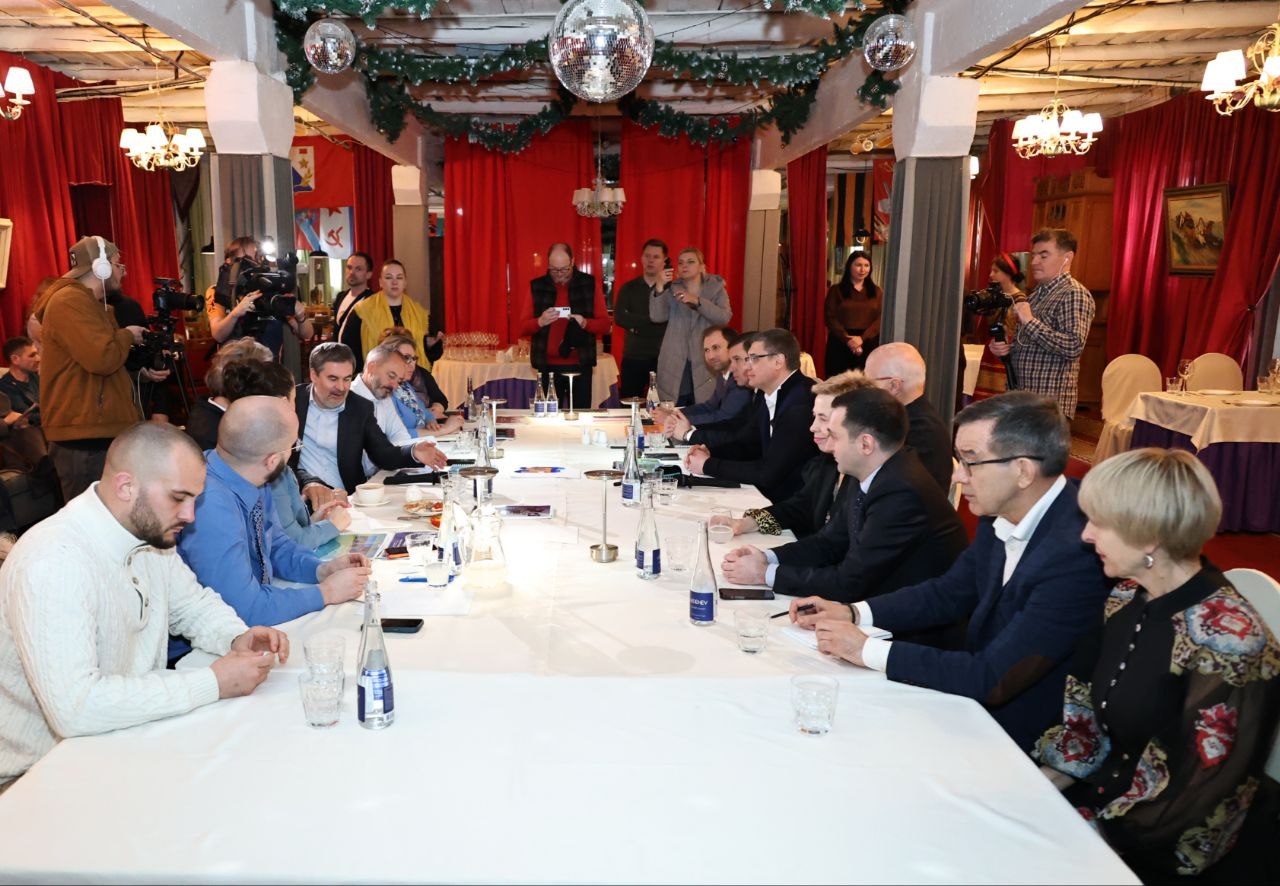 Александр Авдеев: В АТК «Богдарня» встретился с делегацией предпринимателей из ЮАР во главе с Эрролом Маском Александр Авдеев: В АТК «Богдарня» встретился с делегацией предпринимателей из ЮАР во главе с Эрролом Маском