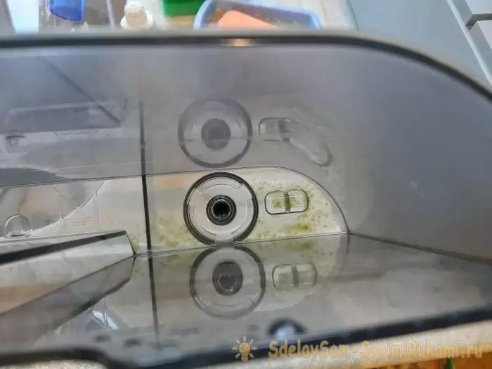 Как отмыть труднодоступные участки: эффективный способ для кувшинов и резервуаров