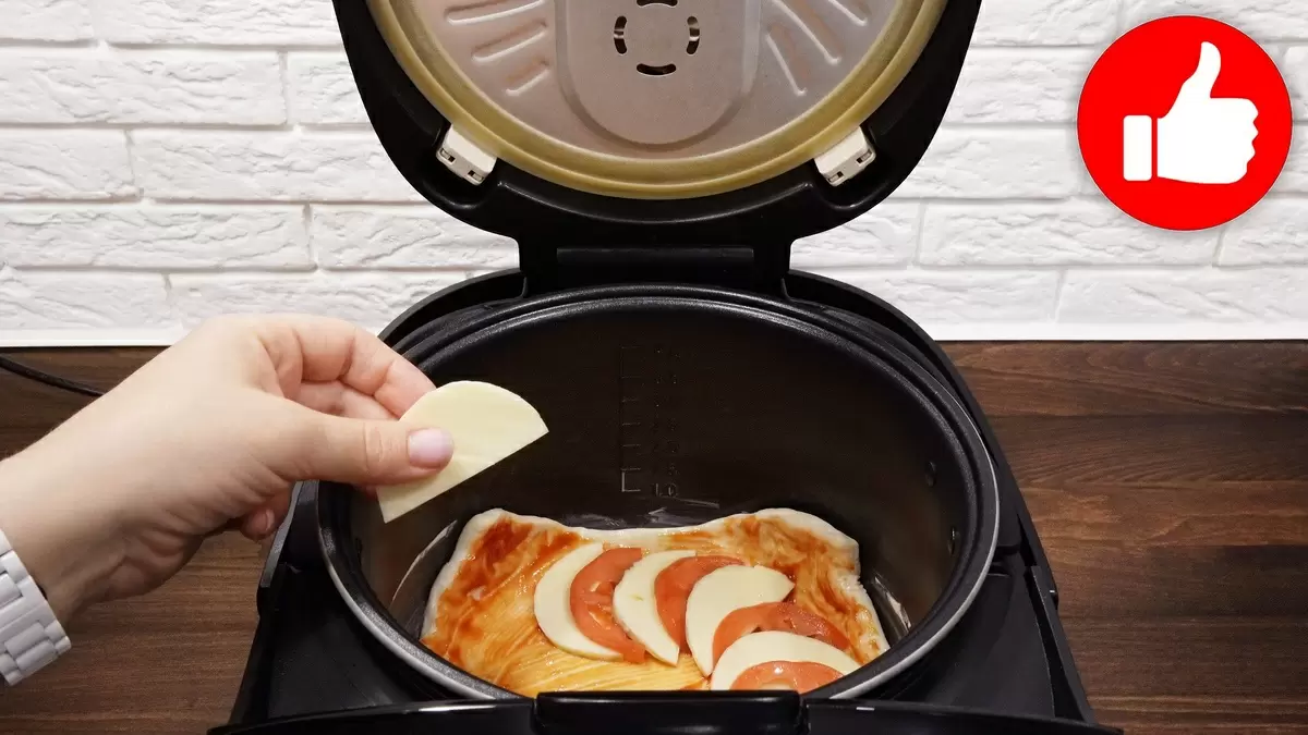 Нежный пирог с сыром и помидорами в мультиварке – идеальная выпечка к чаепитию