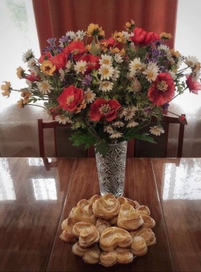 Сладкие слоеные плюшки: простой рецепт для поднятия настроения