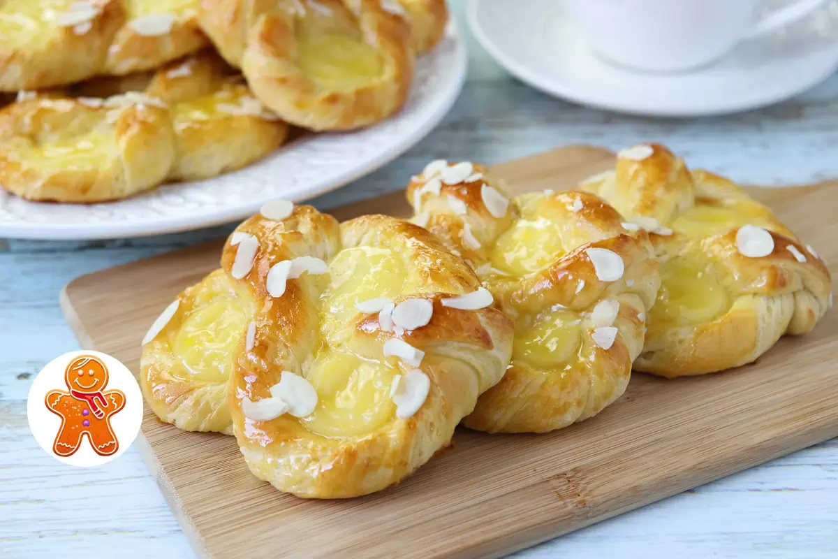 Слоёные крендели с заварным кремом: легко и вкусно!