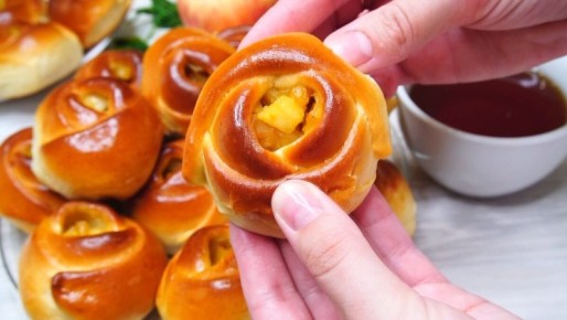 Удивительные булочки «розочки»: как приготовить сладкое лакомство с обилием начинки