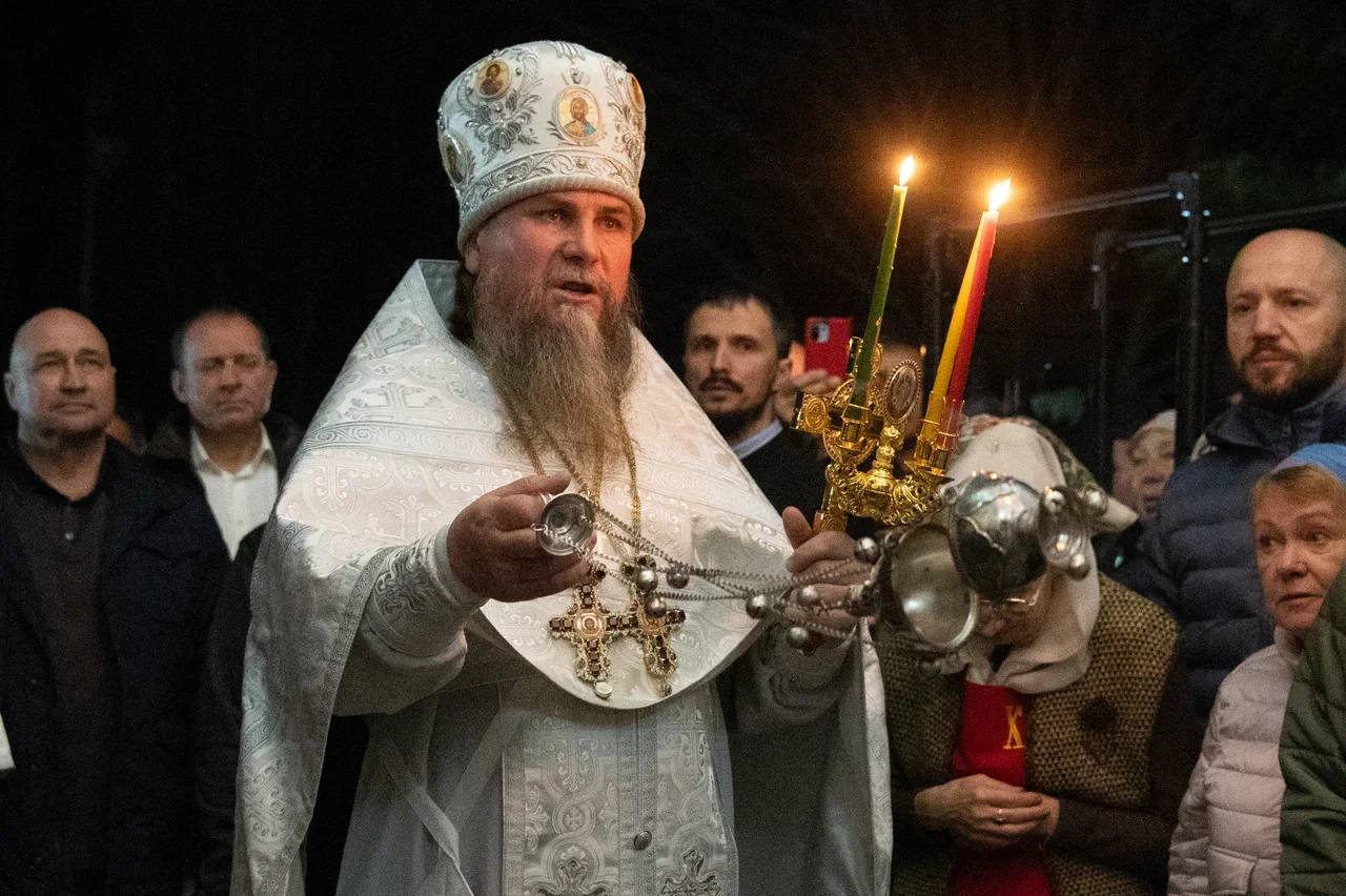 Михаил Развожаев: Ночью в Свято-Владимирском соборе — усыпальнице адмиралов разделил с севастопольцами радость Пасхального богослужения Михаил Развожаев: Ночью в Свято-Владимирском соборе — усыпальнице адмиралов разделил с севастопольцами радость Пасхального богослужения