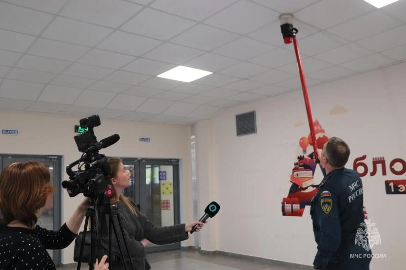 Журналистам показали как проходят испытания противопожарных систем Журналистам показали как проходят испытания противопожарных систем