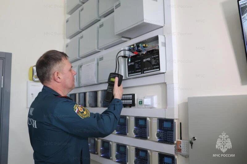 Журналистам показали как проходят испытания противопожарных систем Журналистам показали как проходят испытания противопожарных систем