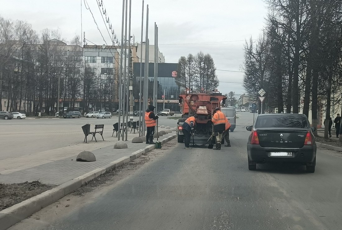 В Коврове начался ямочный ремонт В Коврове начался ямочный ремонт