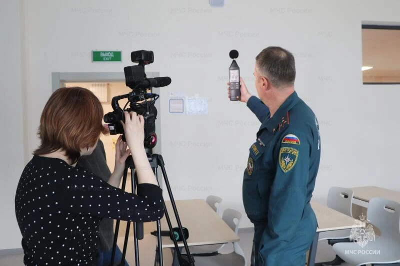 Журналистам показали как проходят испытания противопожарных систем Журналистам показали как проходят испытания противопожарных систем