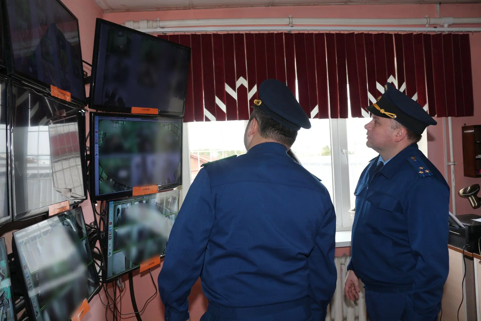 Заместитель прокурора области Антон Жуков посетил с проверкой колонию строгого режима в поселке Пакино Заместитель прокурора области Антон Жуков посетил с проверкой колонию строгого режима в поселке Пакино