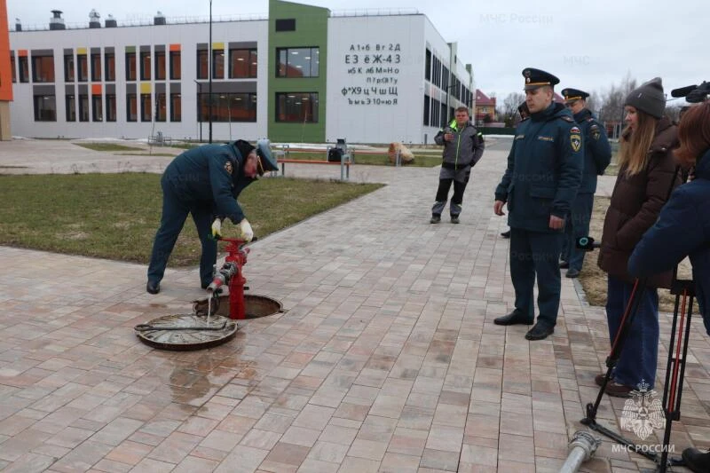 Журналистам показали как проходят испытания противопожарных систем Журналистам показали как проходят испытания противопожарных систем