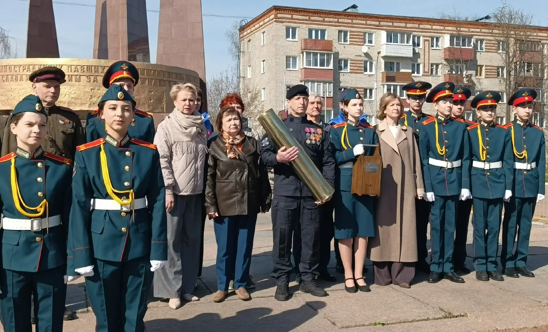 На время реконструкции монумента на пл. Победы частицу земли и Вечного огня передали в музей