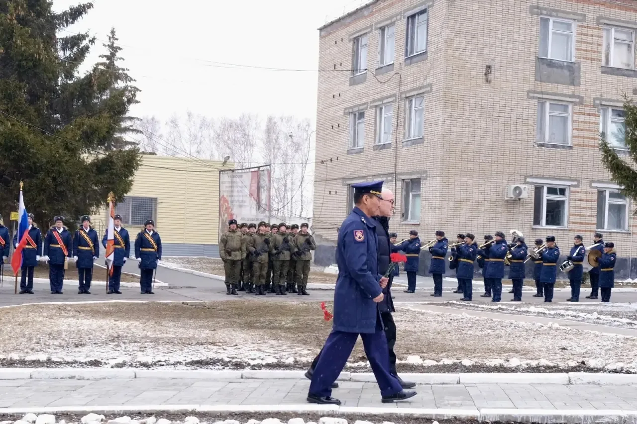 Заместитель руководителя Федерального казначейства Александр Михайлик в ходе рабочего визита в г. Новосибирск посетил 24-ую отдельную гвардейскую Ордена Жукова бригаду специального назначения Заместитель руководителя Федерального казначейства Александр Михайлик в ходе рабочего визита в г. Новосибирск посетил 24-ую отдельную гвардейскую Ордена Жукова бригаду специального назначения