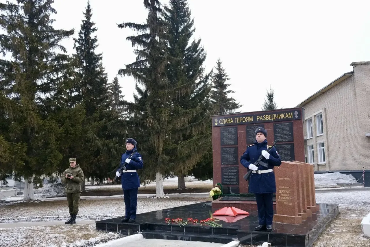 Заместитель руководителя Федерального казначейства Александр Михайлик в ходе рабочего визита в г. Новосибирск посетил 24-ую отдельную гвардейскую Ордена Жукова бригаду специального назначения Заместитель руководителя Федерального казначейства Александр Михайлик в ходе рабочего визита в г. Новосибирск посетил 24-ую отдельную гвардейскую Ордена Жукова бригаду специального назначения