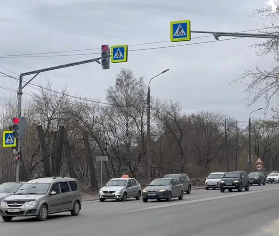 Новый светофор на Рокадной дороге перенастраивают по обращениям жителей Владимира Новый светофор на Рокадной дороге перенастраивают по обращениям жителей Владимира