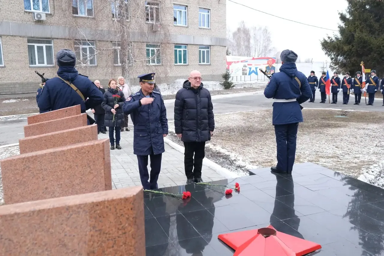 Заместитель руководителя Федерального казначейства Александр Михайлик в ходе рабочего визита в г. Новосибирск посетил 24-ую отдельную гвардейскую Ордена Жукова бригаду специального назначения Заместитель руководителя Федерального казначейства Александр Михайлик в ходе рабочего визита в г. Новосибирск посетил 24-ую отдельную гвардейскую Ордена Жукова бригаду специального назначения