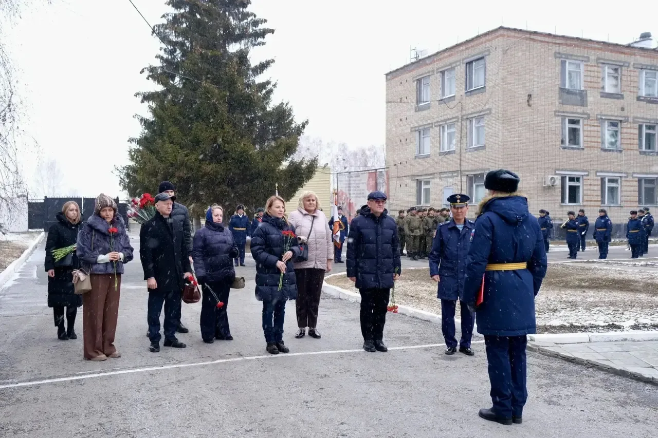 Заместитель руководителя Федерального казначейства Александр Михайлик в ходе рабочего визита в г. Новосибирск посетил 24-ую отдельную гвардейскую Ордена Жукова бригаду специального назначения Заместитель руководителя Федерального казначейства Александр Михайлик в ходе рабочего визита в г. Новосибирск посетил 24-ую отдельную гвардейскую Ордена Жукова бригаду специального назначения