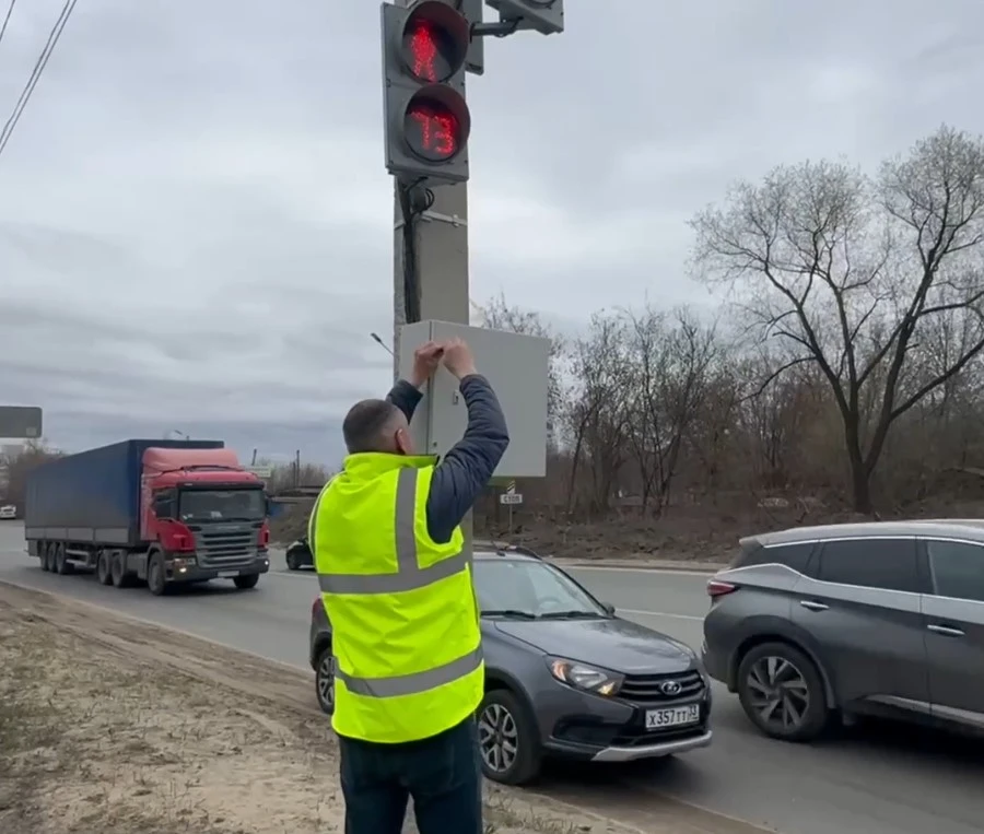 Новый светофор на Рокадной дороге перенастраивают по обращениям жителей Владимира