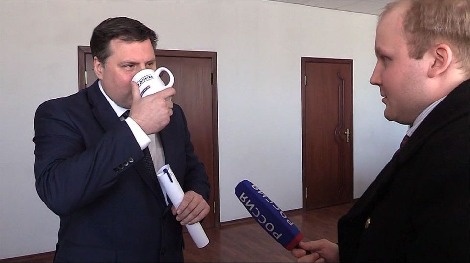 Евгений Рычков выпил некипяченую воду из-под крана и не заболел, в отличие от 600+ своих сограждан