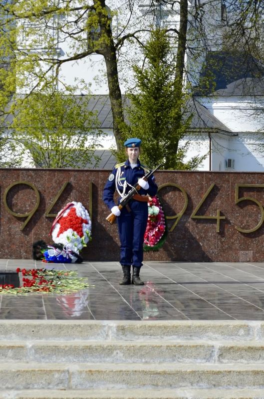 «Пост №1» – Первые помнят. В преддверии праздника Великой Победы во Владимире прошёл Региональный слёт Движения Первых «Пост №1»