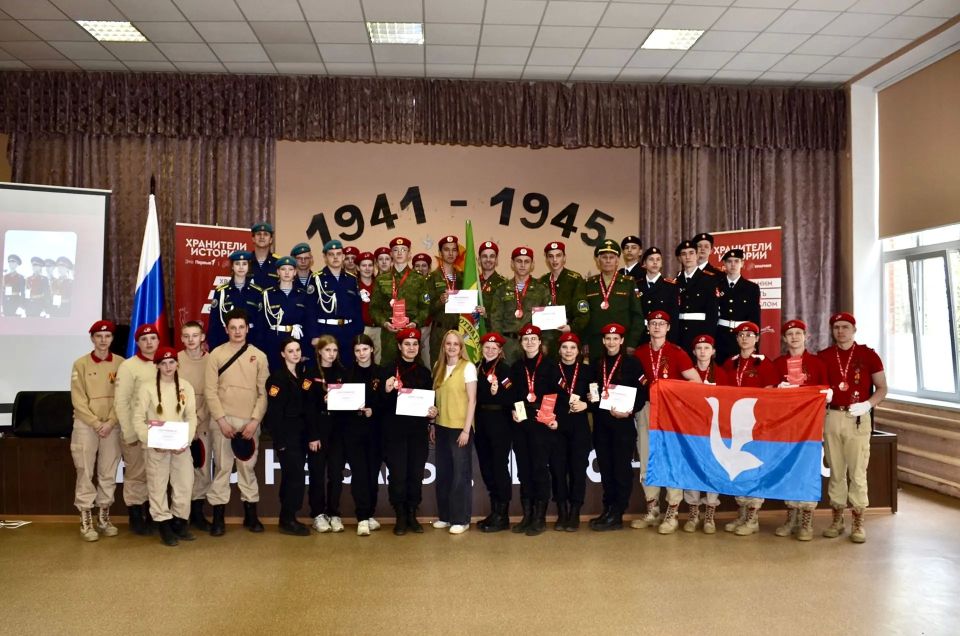 «Пост №1» – Первые помнят. В преддверии праздника Великой Победы во Владимире прошёл Региональный слёт Движения Первых «Пост №1» «Пост №1» – Первые помнят. В преддверии праздника Великой Победы во Владимире прошёл Региональный слёт Движения Первых «Пост №1»