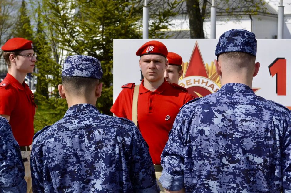 «Пост №1» – Первые помнят. В преддверии праздника Великой Победы во Владимире прошёл Региональный слёт Движения Первых «Пост №1» «Пост №1» – Первые помнят. В преддверии праздника Великой Победы во Владимире прошёл Региональный слёт Движения Первых «Пост №1»